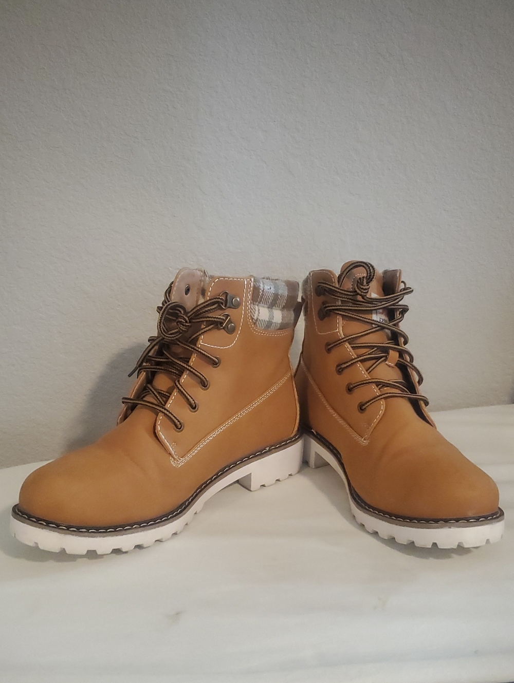LIKE NEW-Tan Work Lace-Up Boots FALL SEASON UPON-US!!